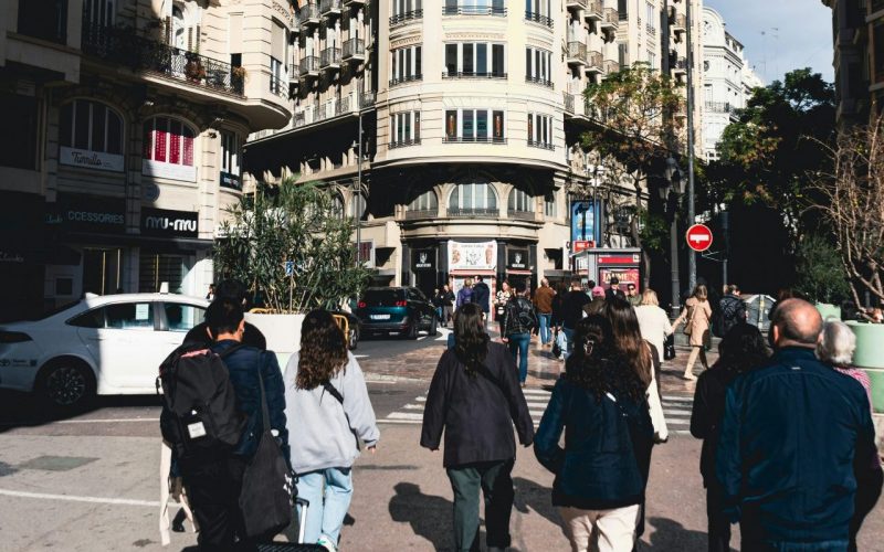 11.Familia paseando por Valencia