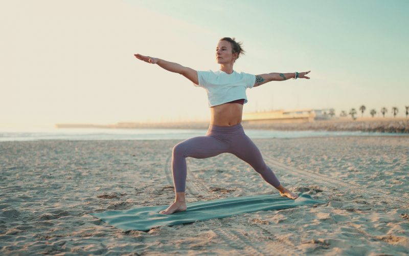 8.Yoga en la playa
