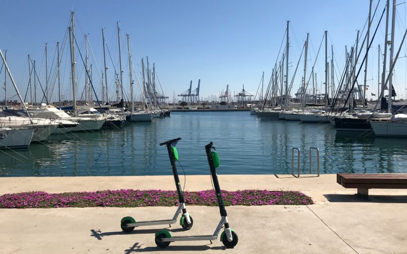 9.Ciclismo o patinaje en paseo maritimo